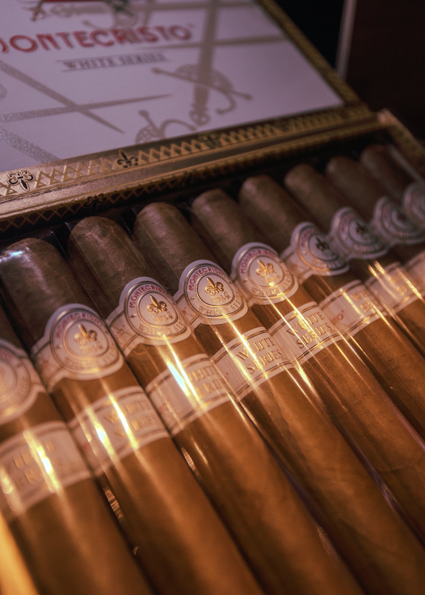 Montecristo White Toro 54x6 - AME Cigars