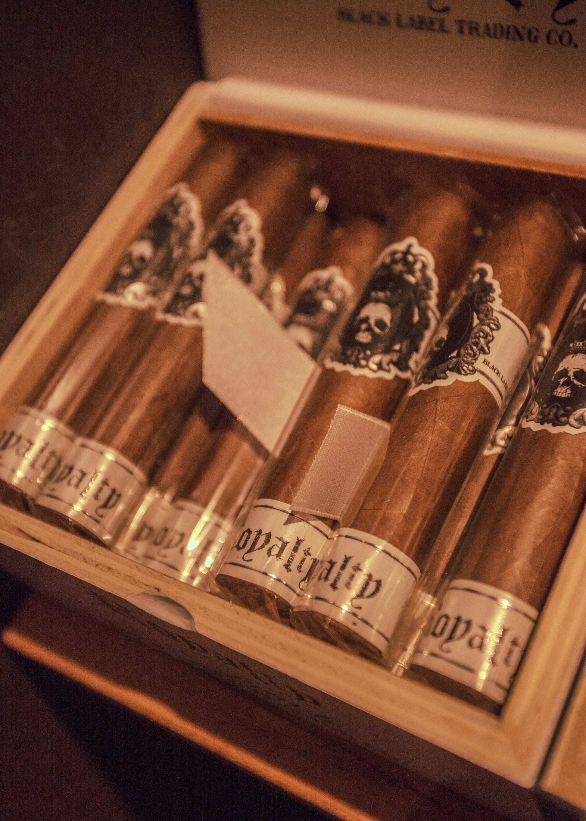 Black Label: Royalty -Robusto 5x54 - AME Cigars