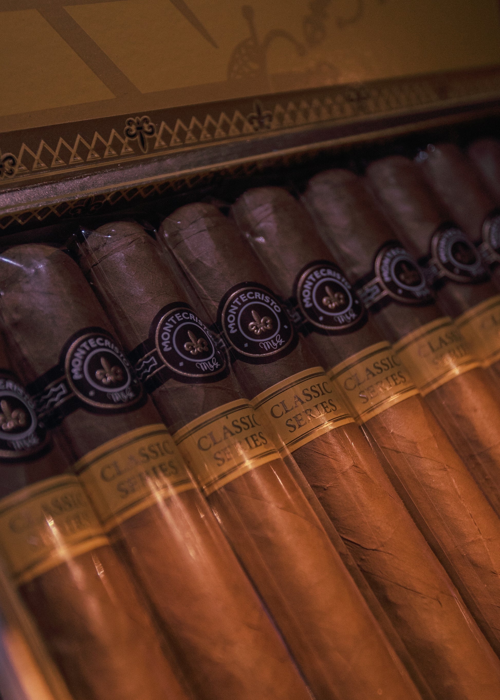 Montecristo Classic Series Churchill 54x7 - AME Cigars