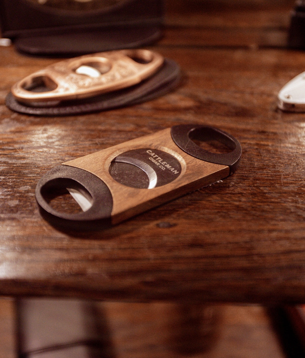 Cattleman Cigar Co Woodgrain straight cutter