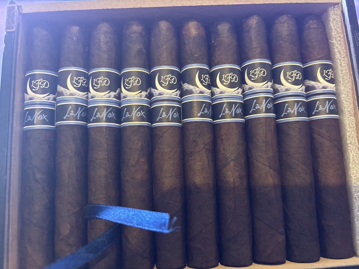 LFD La Nox Petite corona 5x40 - AME Cigars